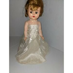 Beautiful Vtg 17" Hard Plastic Pedigree Walker Doll Flirty Eyes Crier Saran wig